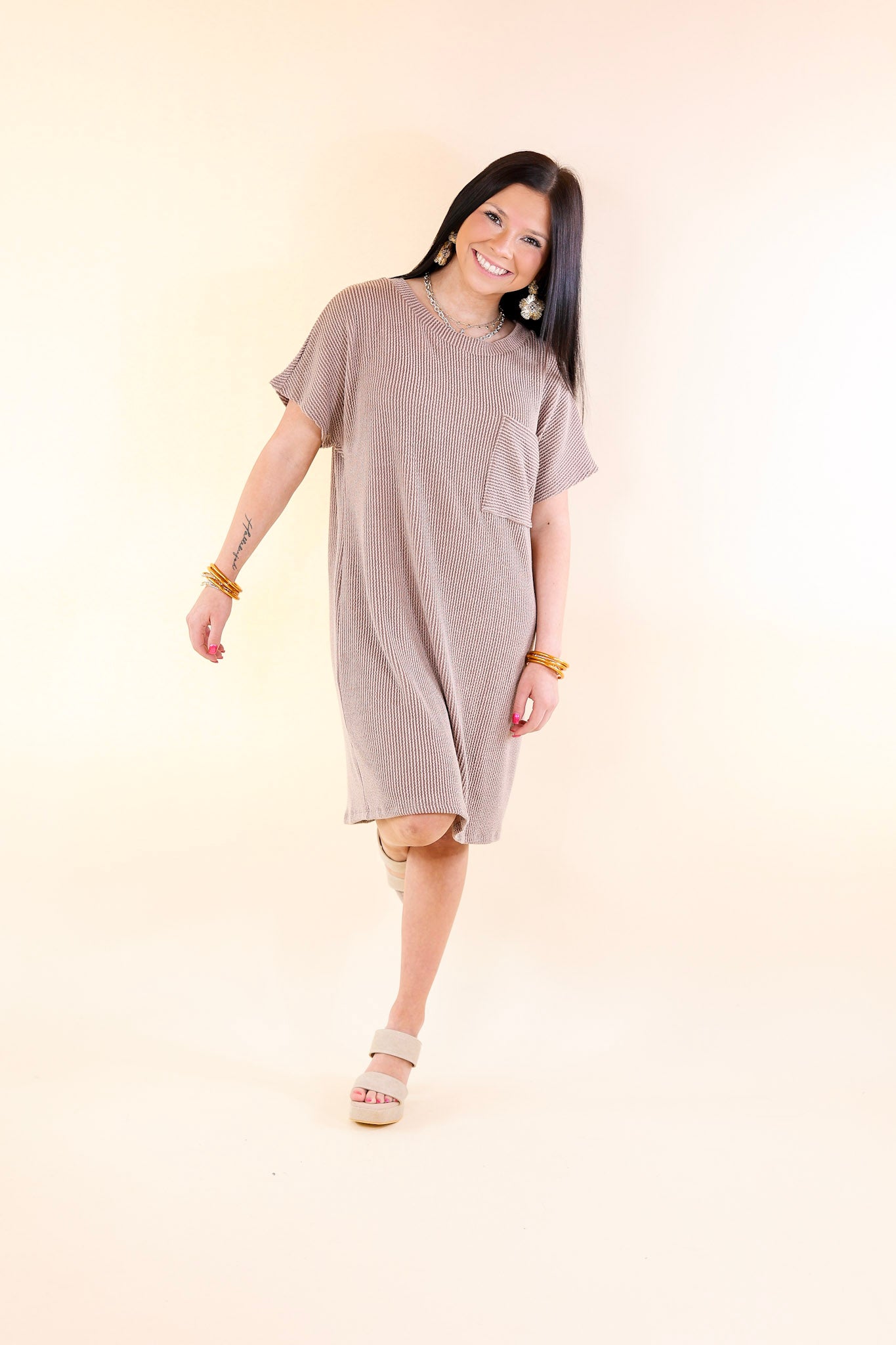 Coffee and Carefree Ribbed Short Sleeve Dress with Front Pocket in Acorn Brown