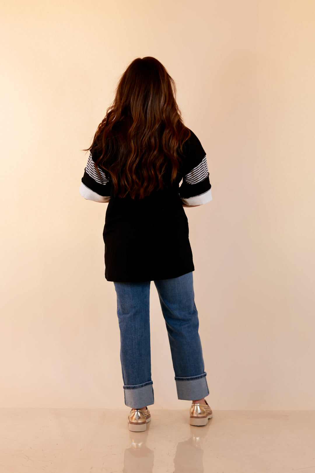 Chic by Design Ribbed Collared Top with Contrast Stripe Short Sleeves in Black