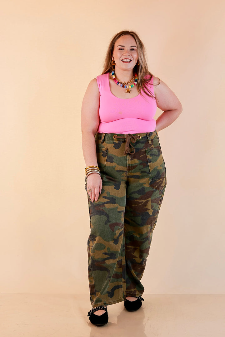 The Everyday Tank Scoop Neck Sleeveless Seamless Crop Tank Top with Built in Bra in Candy Pink