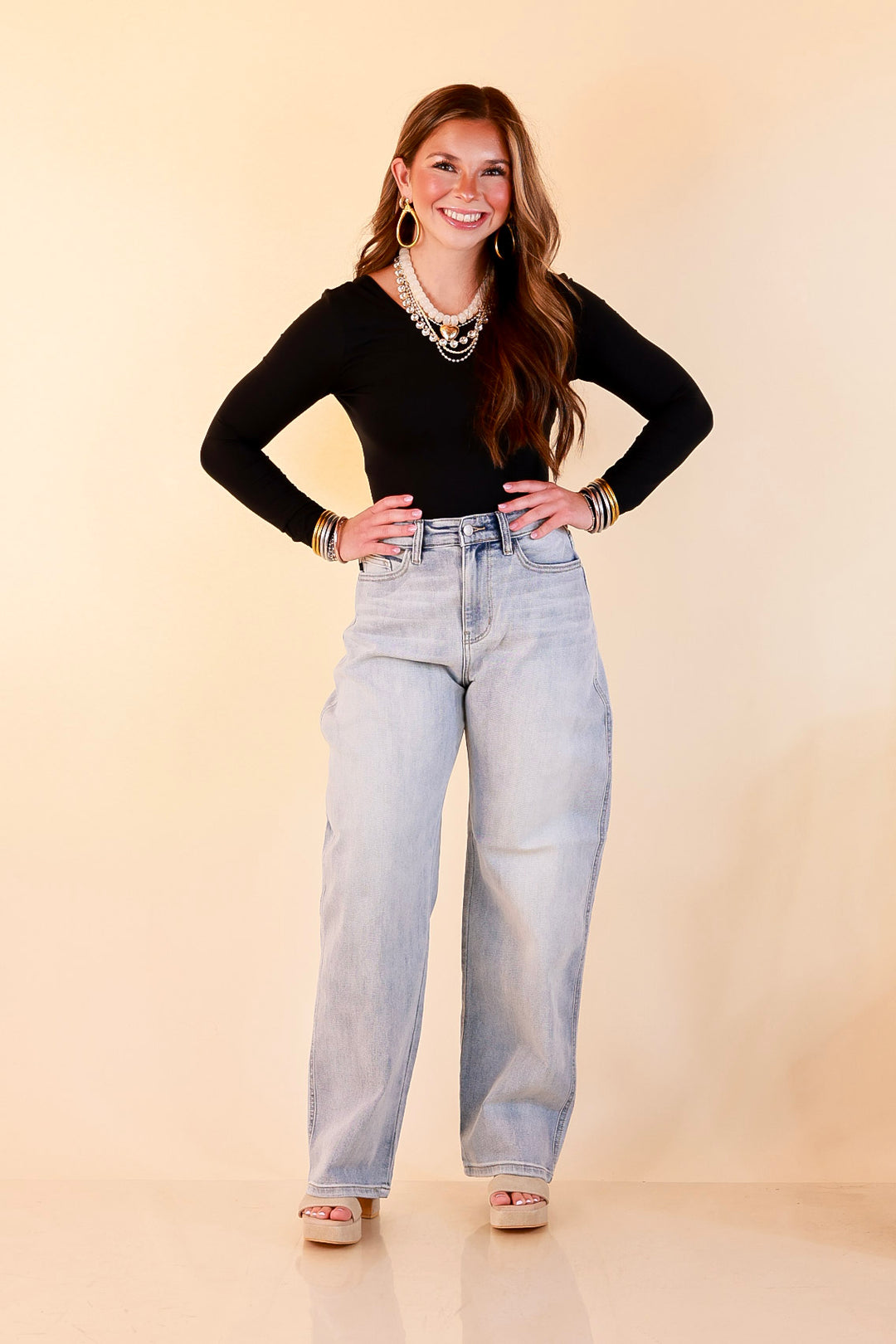 Judy Blue | Ahead of the Curve Marlow Arc Relaxed Wide Leg Barrel Jeans in Light Vintage Wash