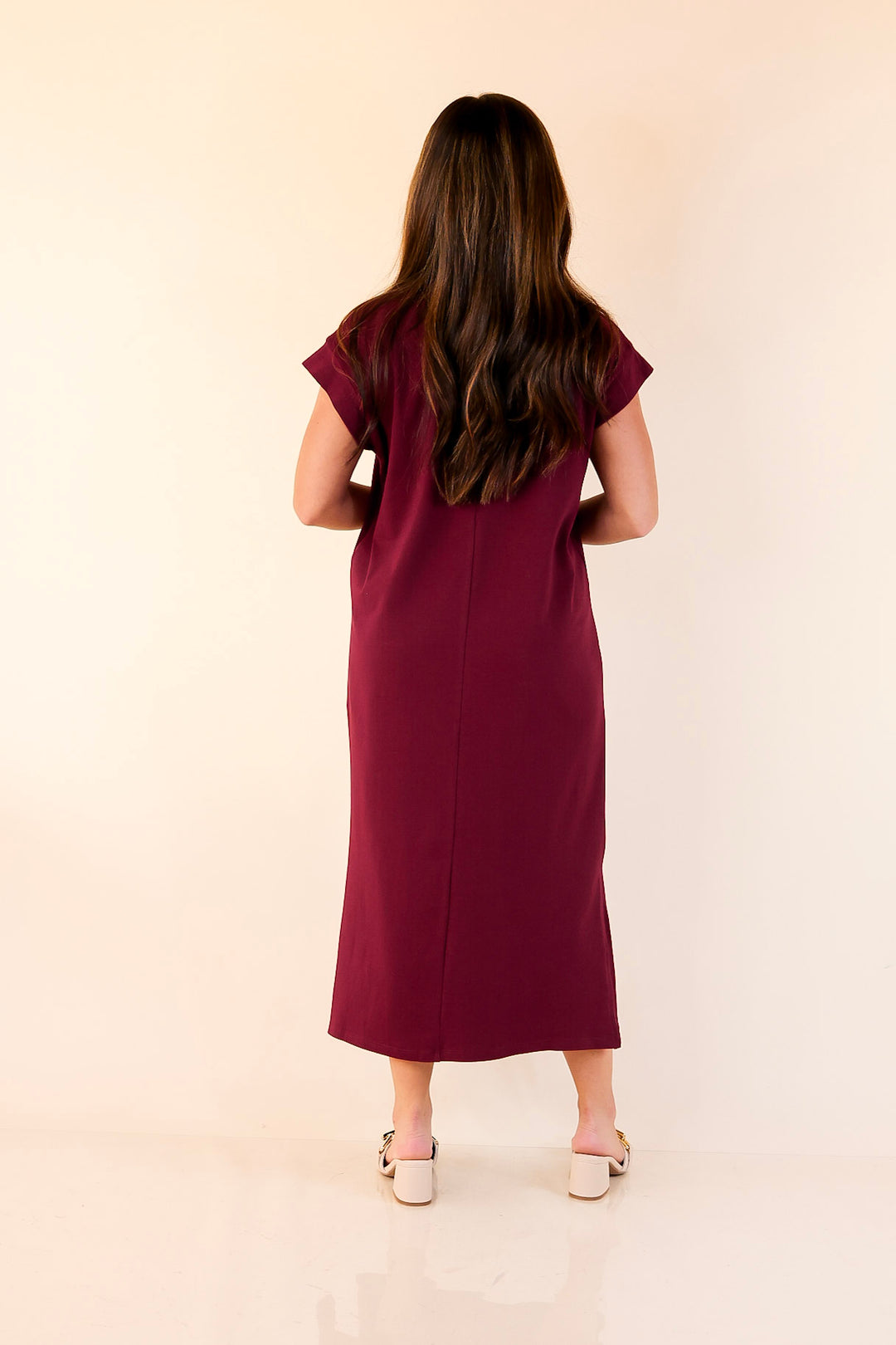 Effortlessly Lovely Short Sleeve Midi Tee Shirt Dress in Maroon
