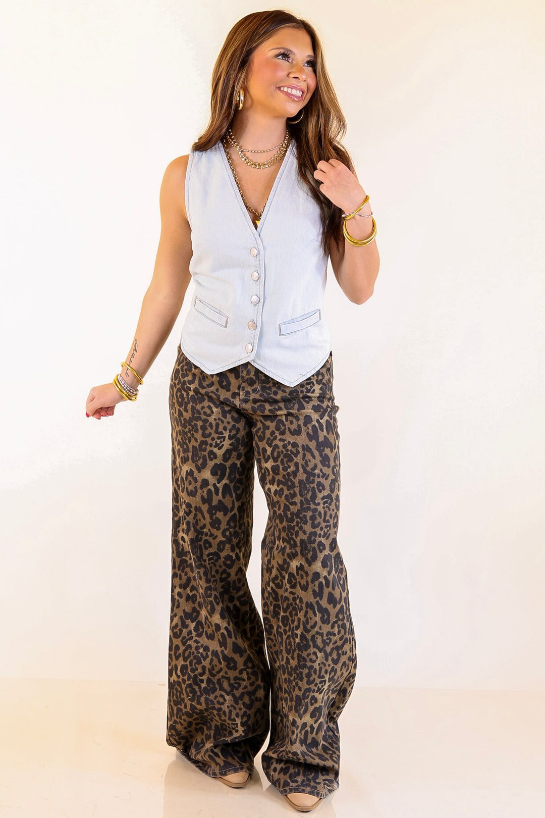 Instant Classic Button Up Denim Vest with Pockets in Light Wash