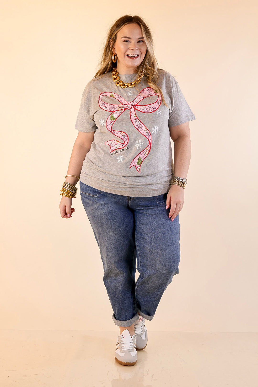 Simply Southern | Charmed and Cheerful Santa Bow Graphic T-Shirt in Light Heather Grey