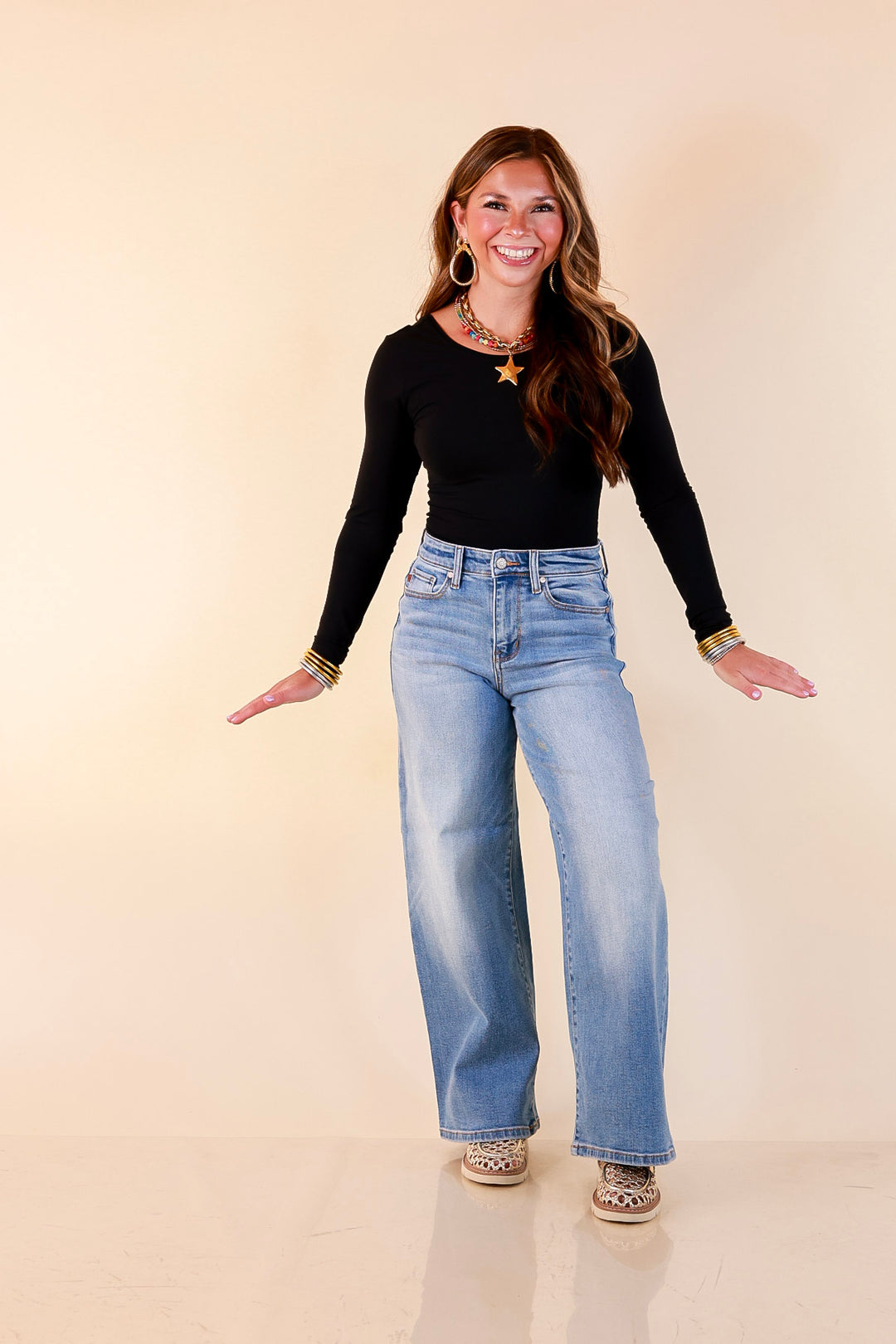 Judy Blue | Blue Skies Ahead Ankle Length Cropped Wide Leg Claudia Denim Jeans in Medium Blue Wash