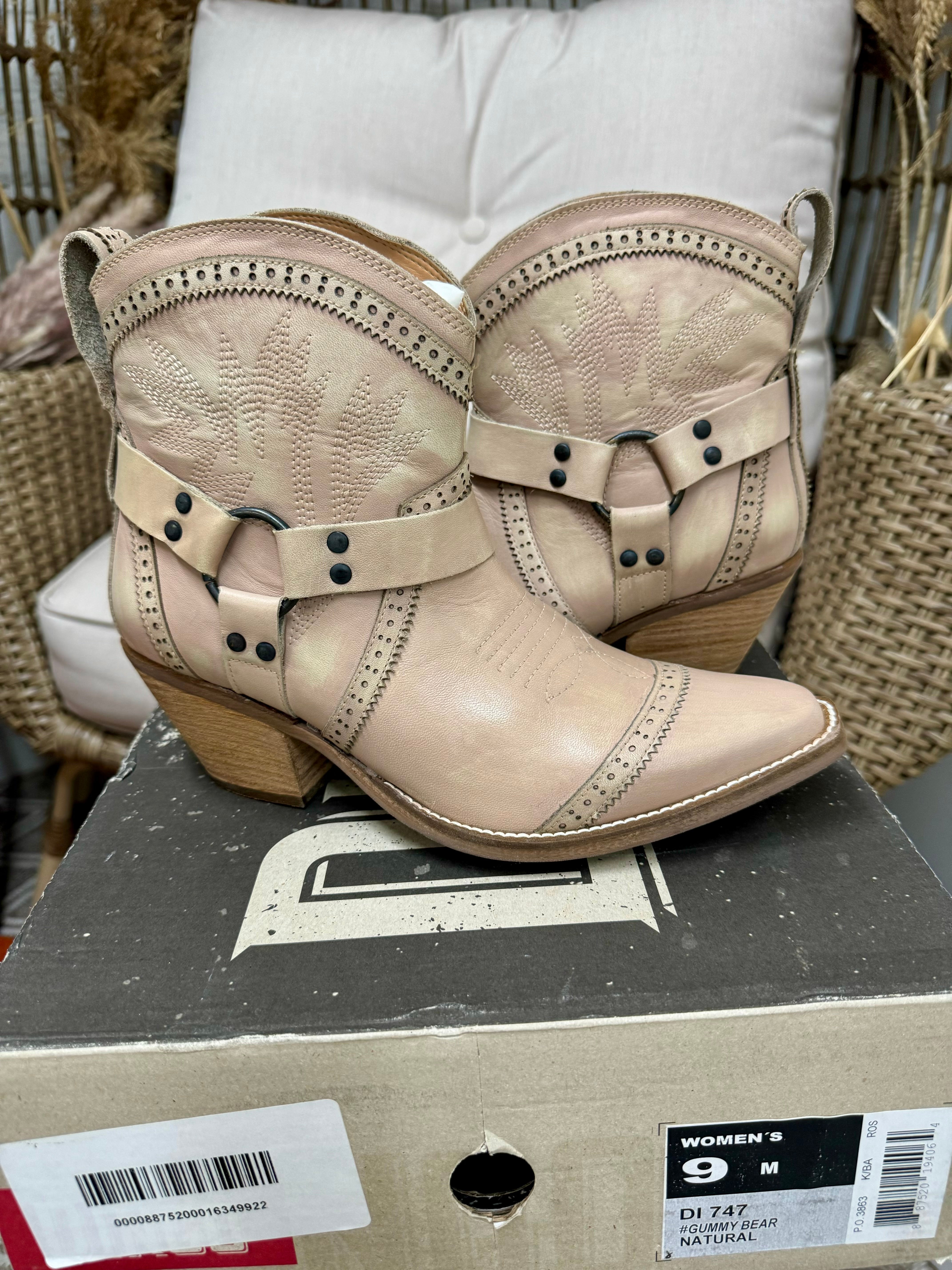 *DISCONTINUED* | Dingo | Gummy Bear Leather Cowboy Boots in Natural - Last Chance Size 9 - Giddy Up Glamour Boutique