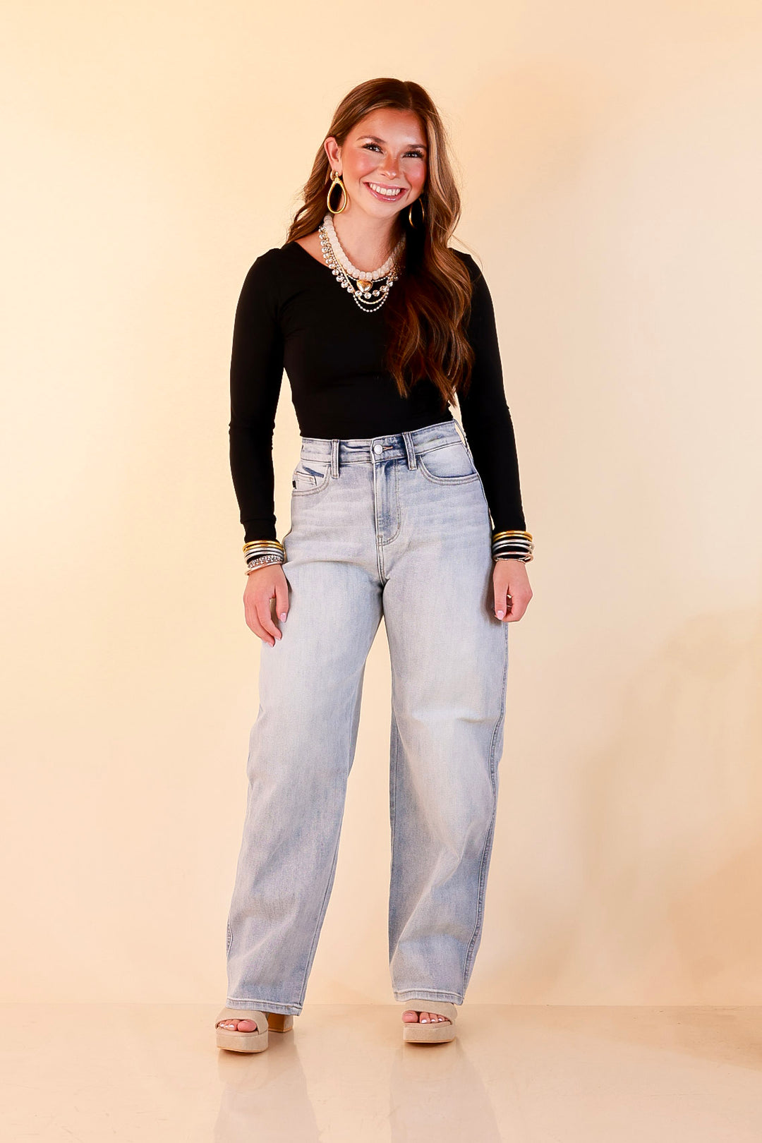 Judy Blue | Ahead of the Curve Marlow Arc Relaxed Wide Leg Barrel Jeans in Light Vintage Wash