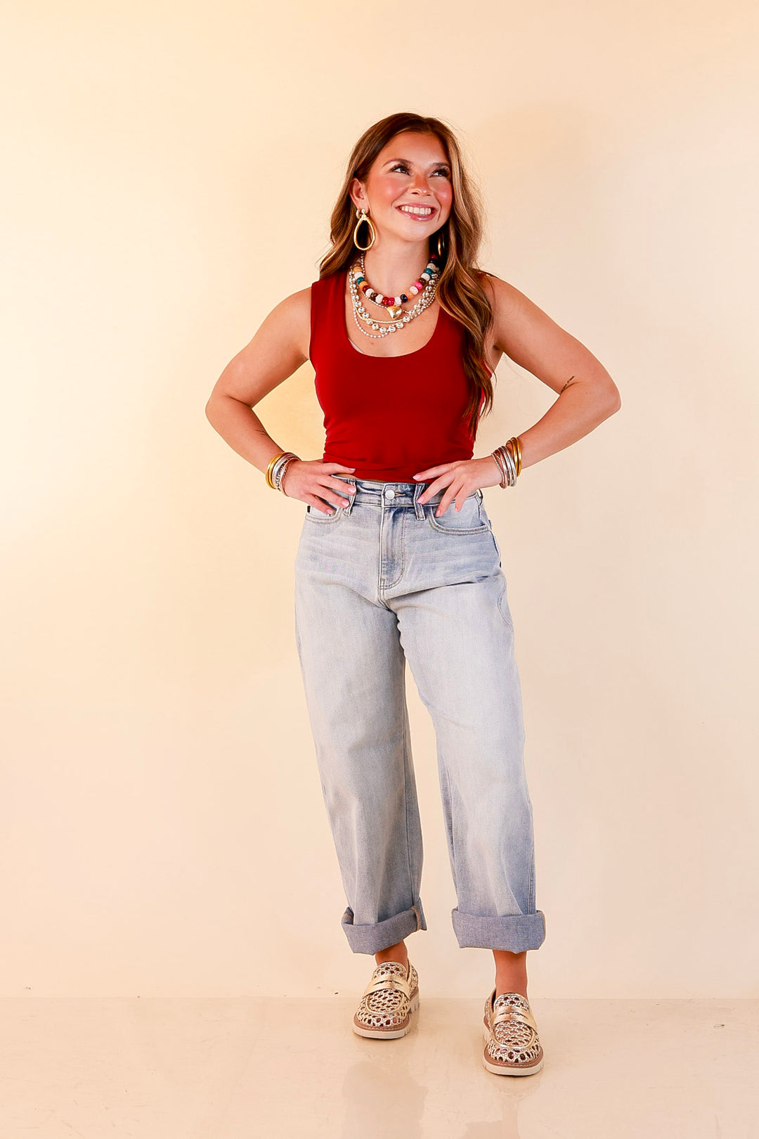 The Everyday Tank Scoop Neck Sleeveless Seamless Crop Tank Top with Built in Bra in Maroon