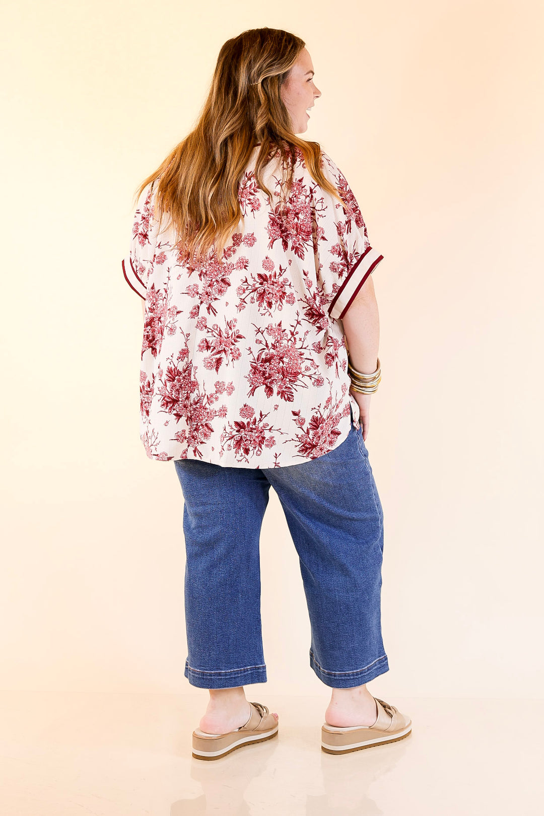 Chic Rewind V Neck Placket Floral French Toile Short Sleeve Top in Maroon and Ivory