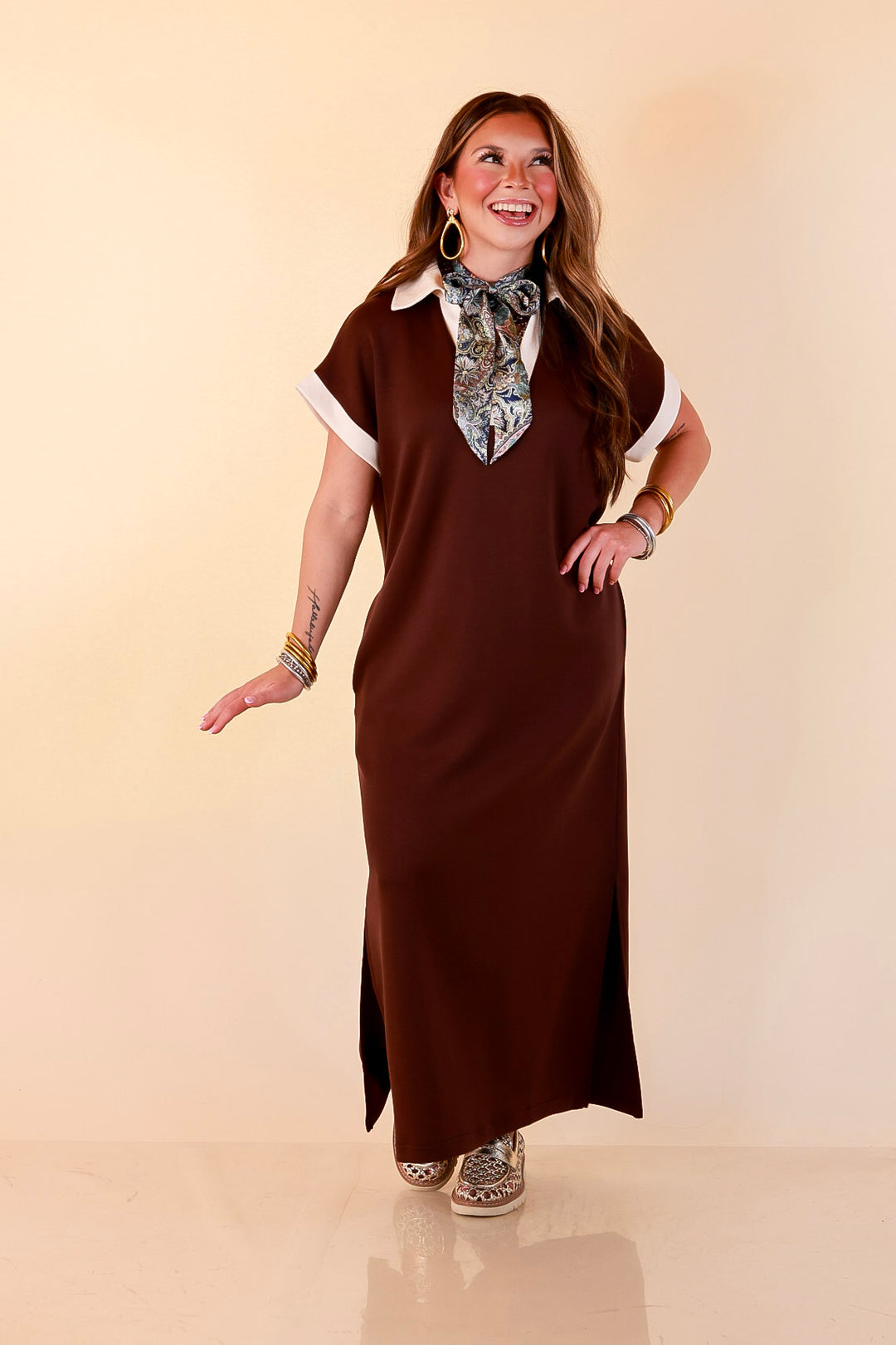 Park Avenue Solid Short Sleeve Knit Midi Dress with Ivory Trim in Chocolate Brown