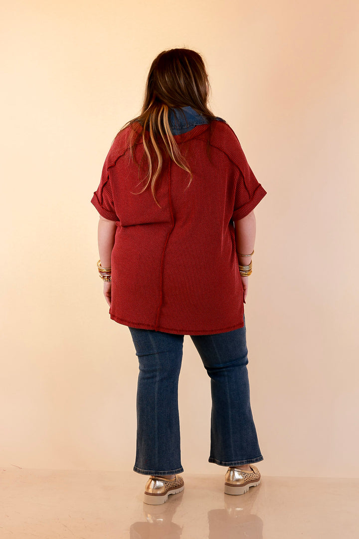 Daily Perfection V Neck Short Sleeve Ribbed Top in Maroon