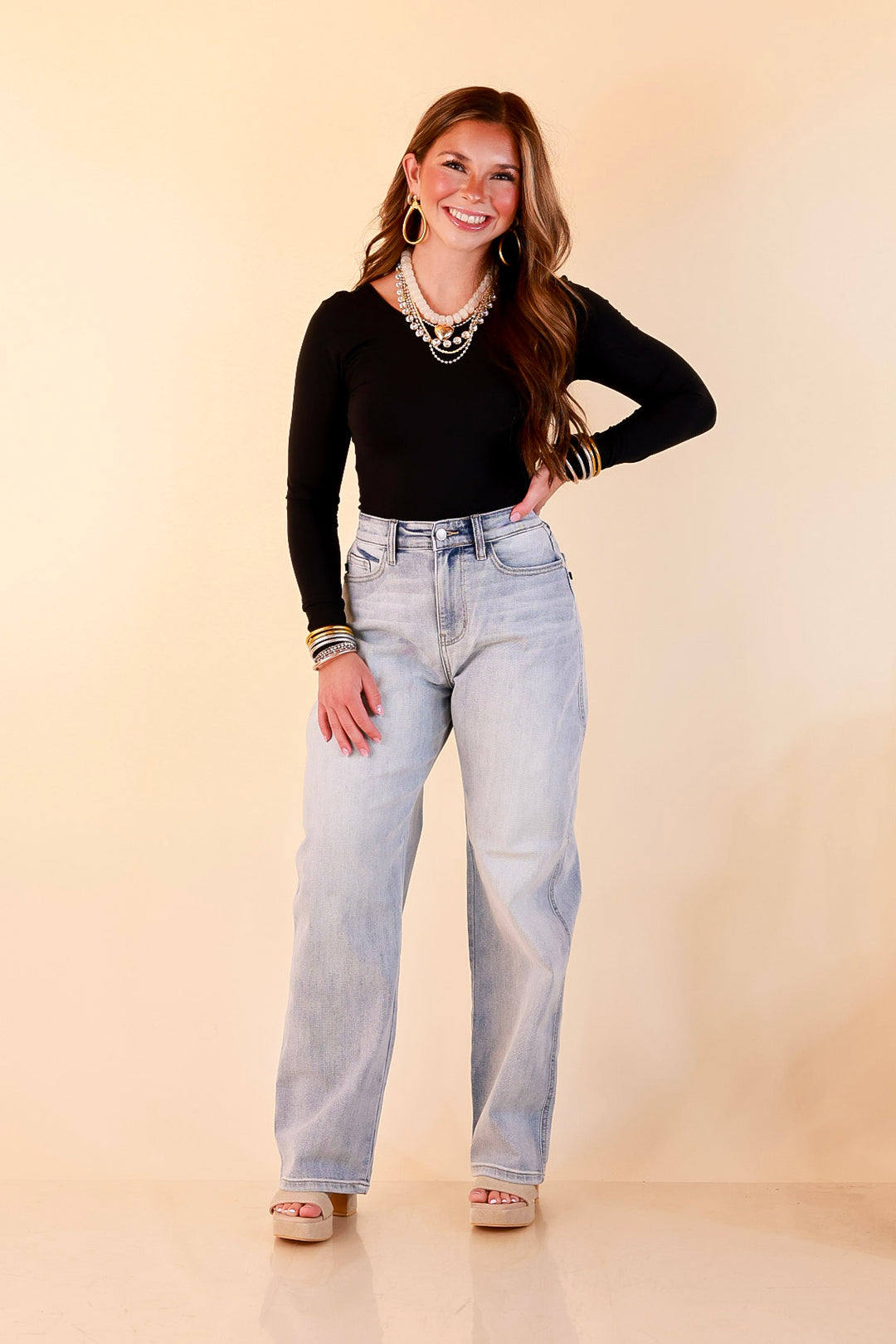 Judy Blue | Ahead of the Curve Marlow Arc Relaxed Wide Leg Barrel Jeans in Light Vintage Wash