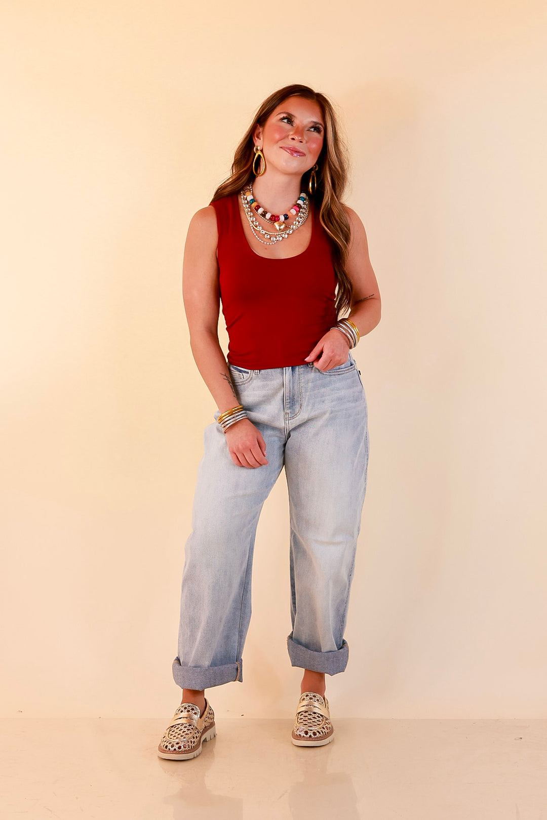 The Everyday Tank Scoop Neck Sleeveless Seamless Crop Tank Top with Built in Bra in Maroon