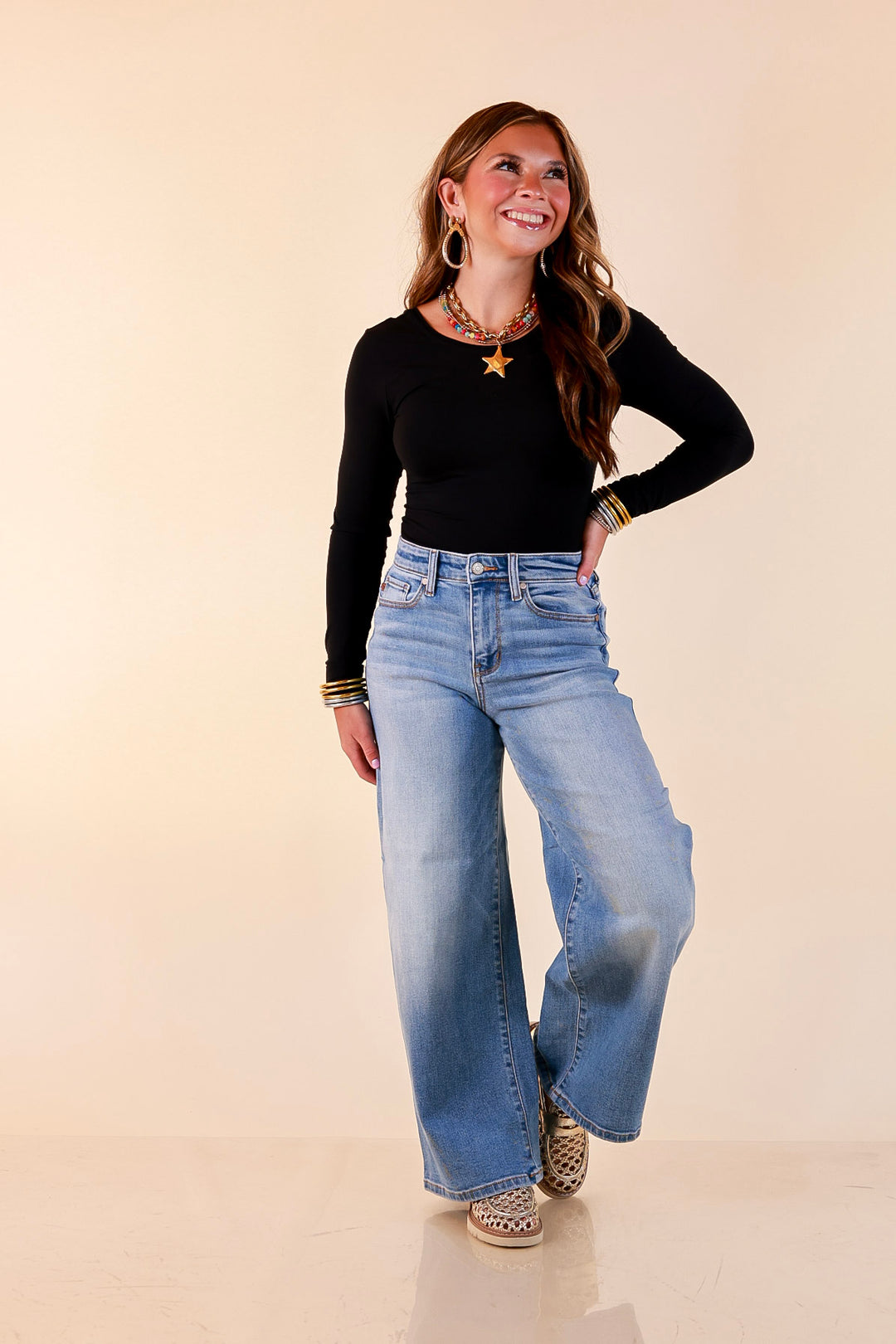 Judy Blue | Blue Skies Ahead Ankle Length Cropped Wide Leg Claudia Denim Jeans in Medium Blue Wash