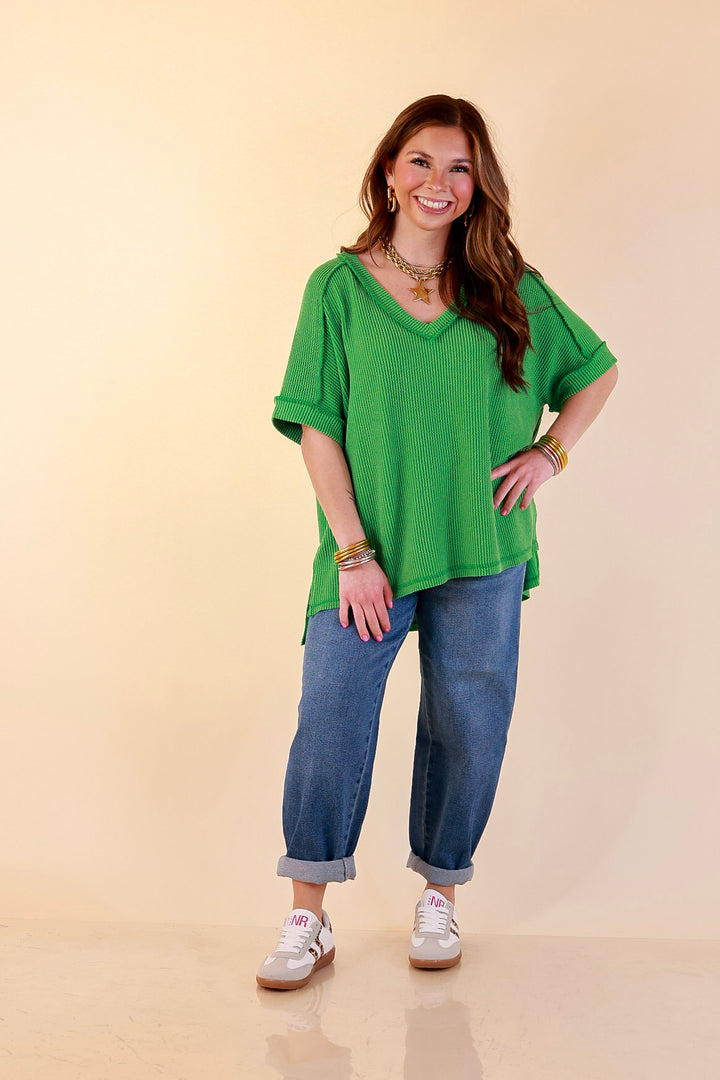 Daily Perfection V Neck Short Sleeve Ribbed Top in Kelly Green