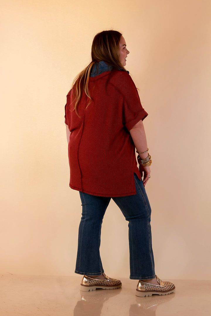 Daily Perfection V Neck Short Sleeve Ribbed Top in Maroon