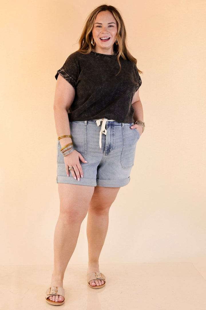 Judy Blue | Off the Cuff Cuffed Jogger Shorts in Light Wash