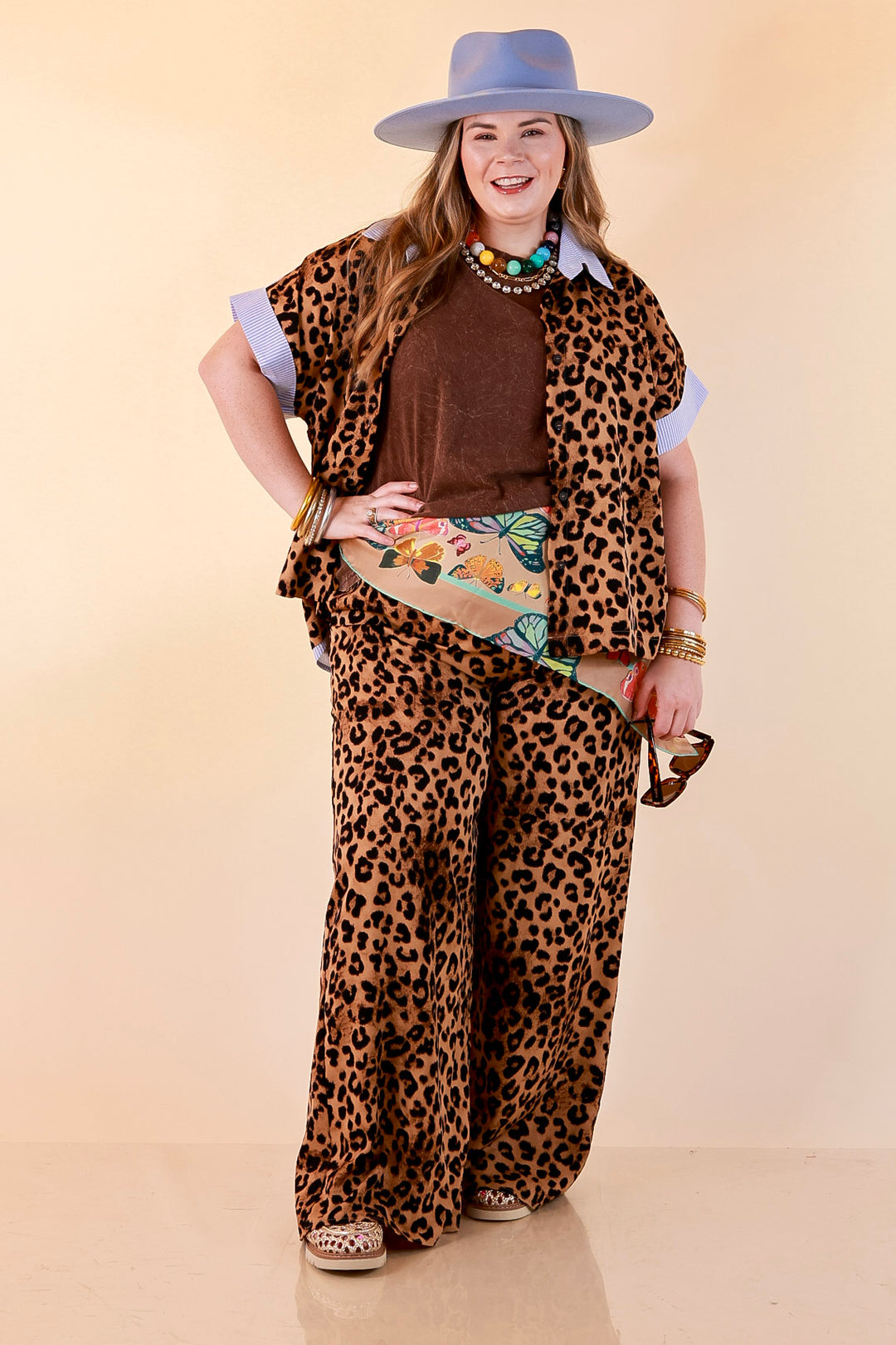 Chic Made Easy Short Sleeve Shirt in Chocolate Brown