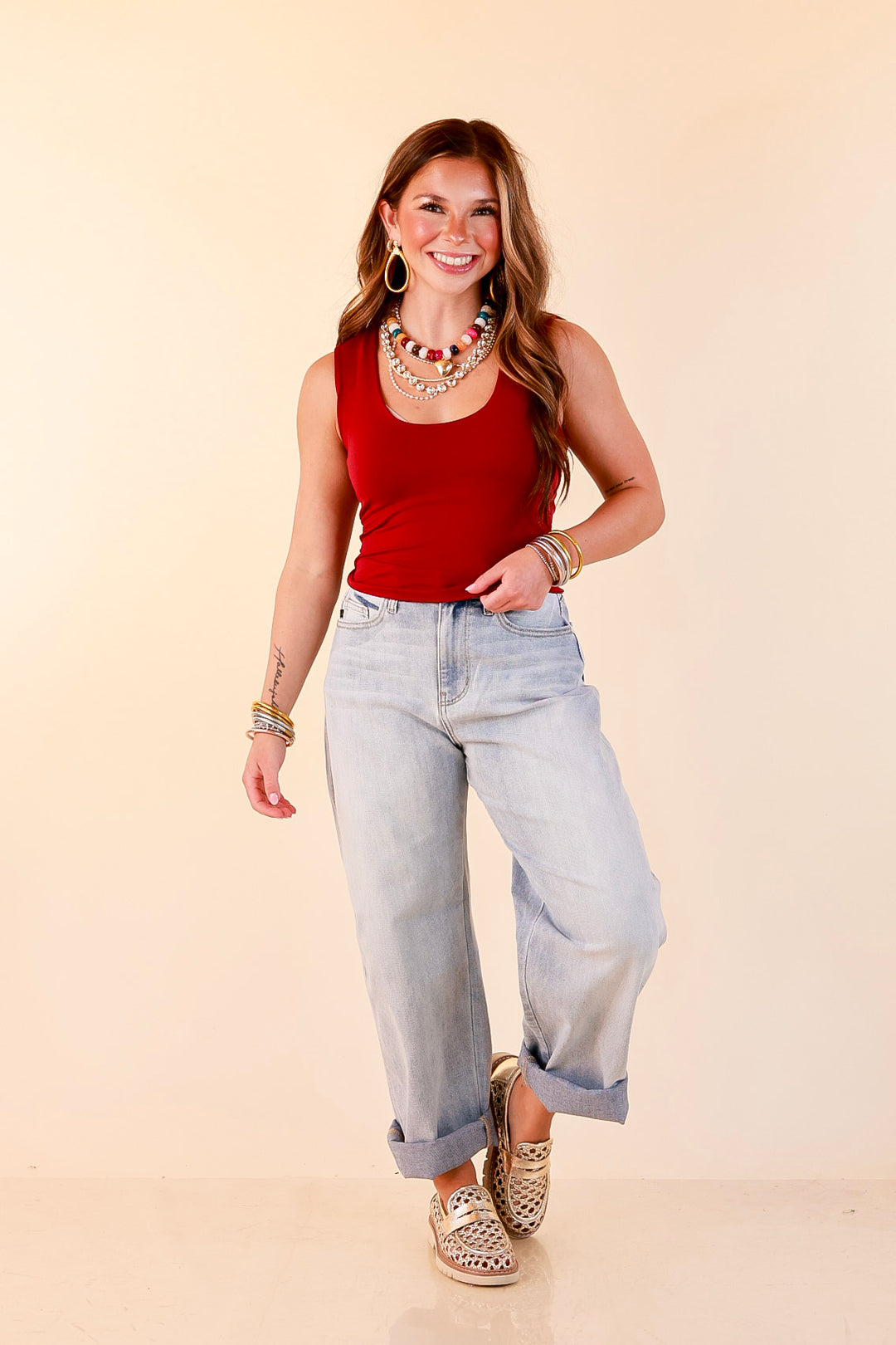 The Everyday Tank Scoop Neck Sleeveless Seamless Crop Tank Top with Built in Bra in Maroon