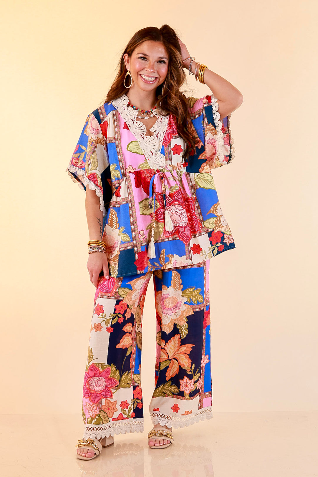 Patchwork Charm Floral Patchwork Print Print Lace Detail Short Sleeve Top in Blue Mix