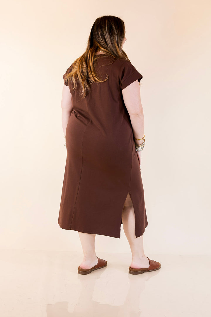 Effortlessly Lovely Short Sleeve Midi Tee Shirt Dress in Chocolate Brown
