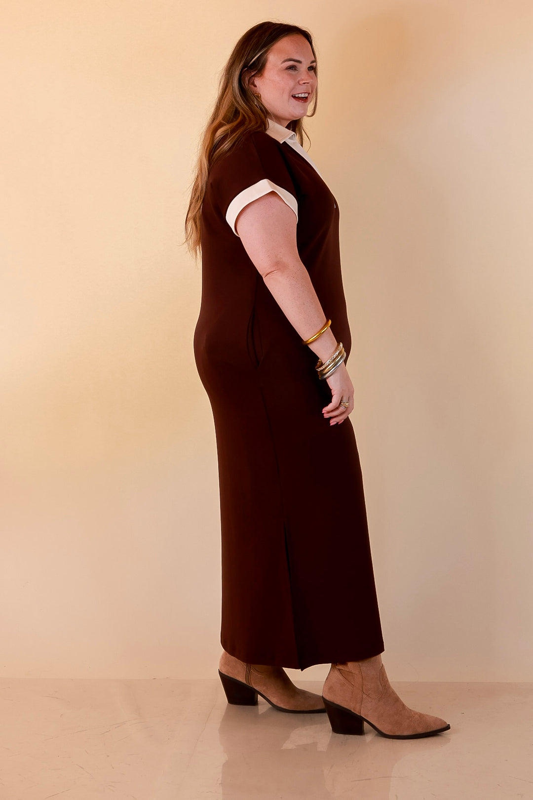 Park Avenue Solid Short Sleeve Knit Midi Dress with Ivory Trim in Chocolate Brown