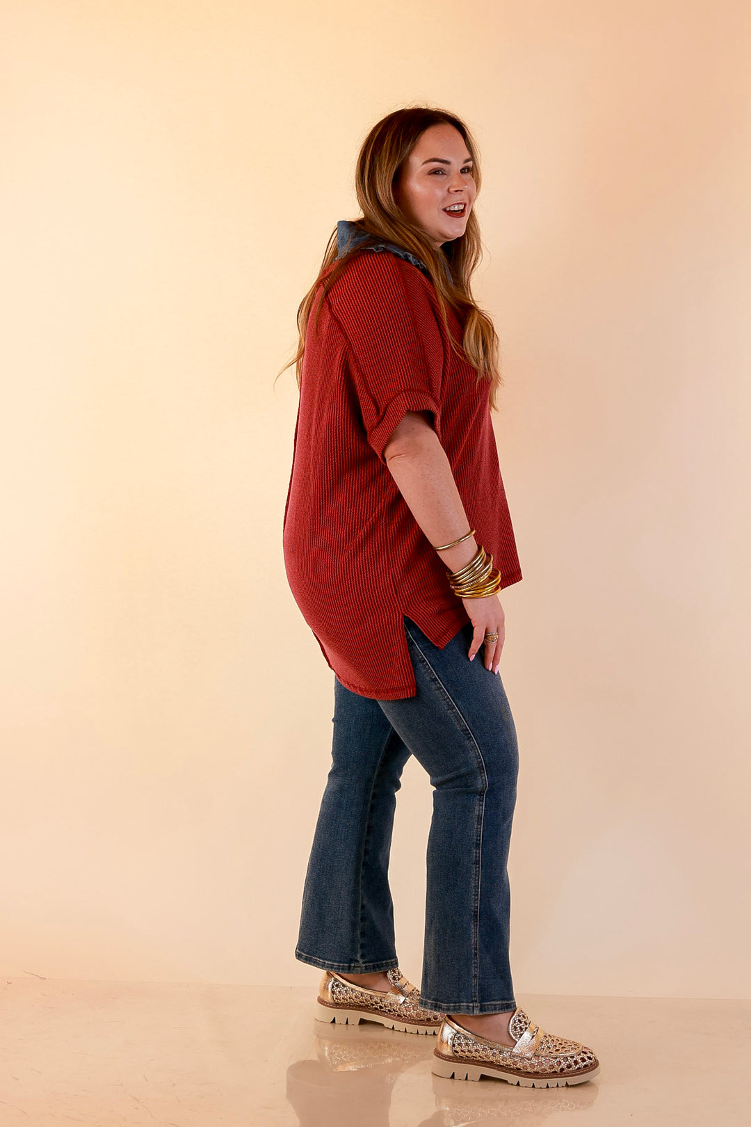 Daily Perfection V Neck Short Sleeve Ribbed Top in Maroon