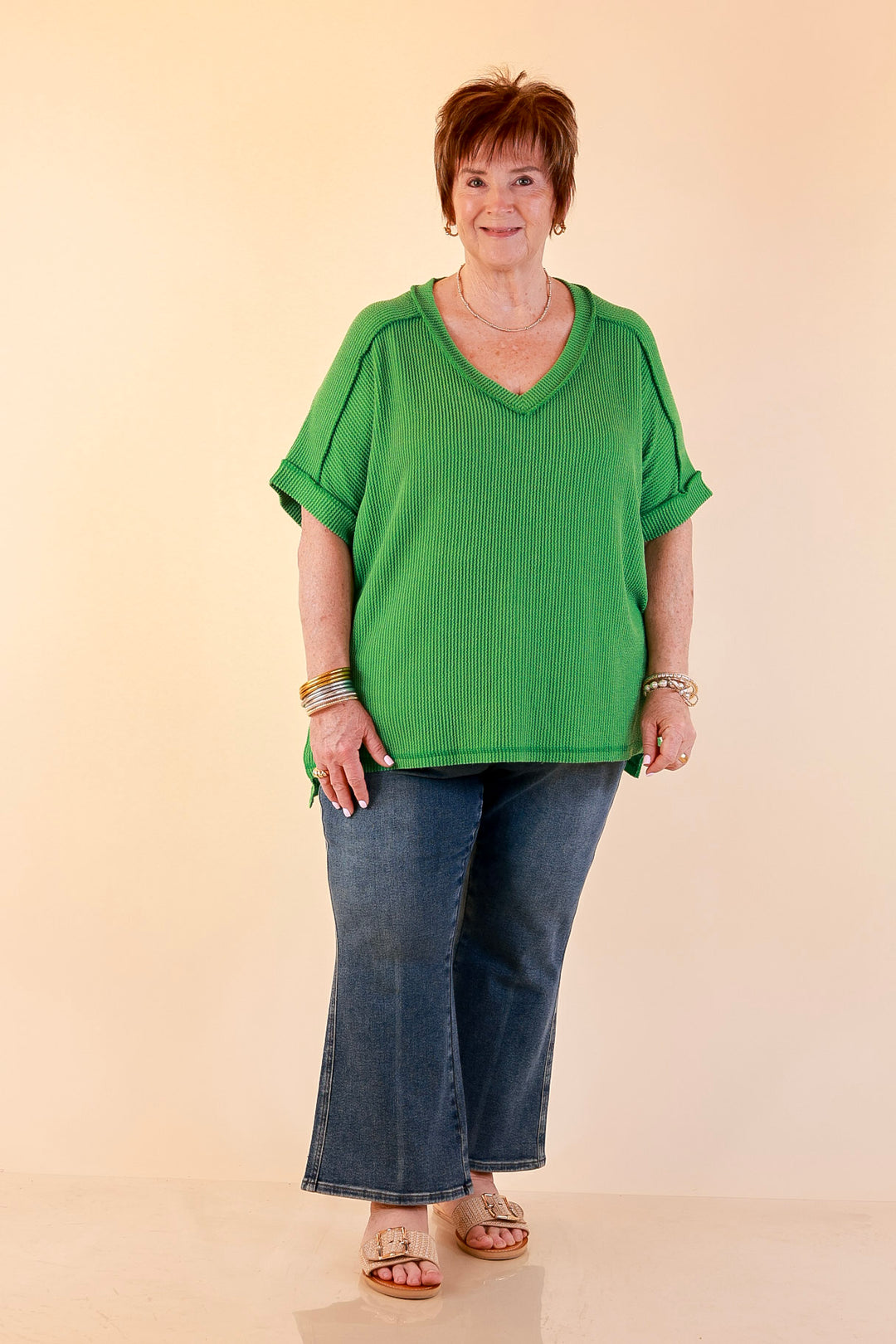 Daily Perfection V Neck Short Sleeve Ribbed Top in Kelly Green