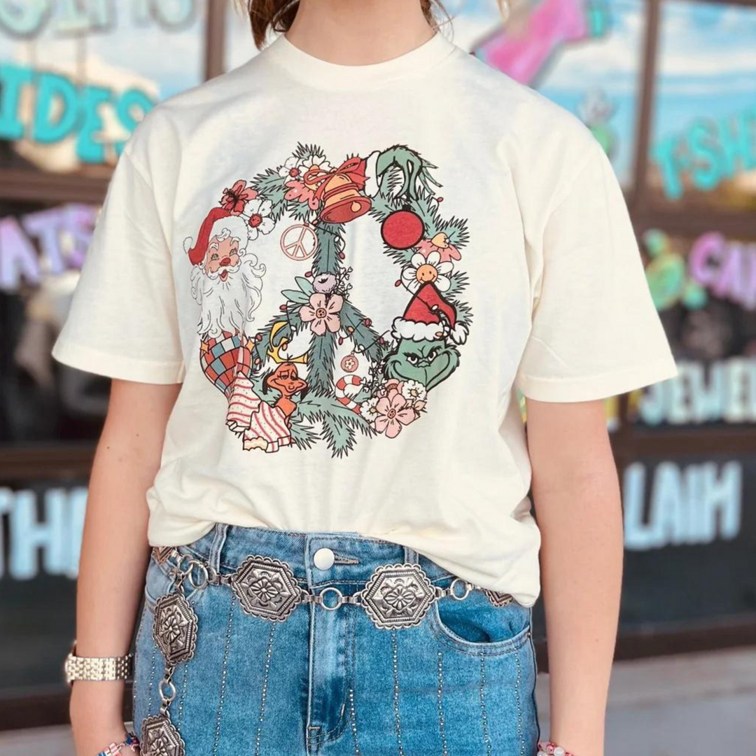 Online Exclusive | Christmas Wreath Graphic Tee in Cream - Giddy Up Glamour Boutique