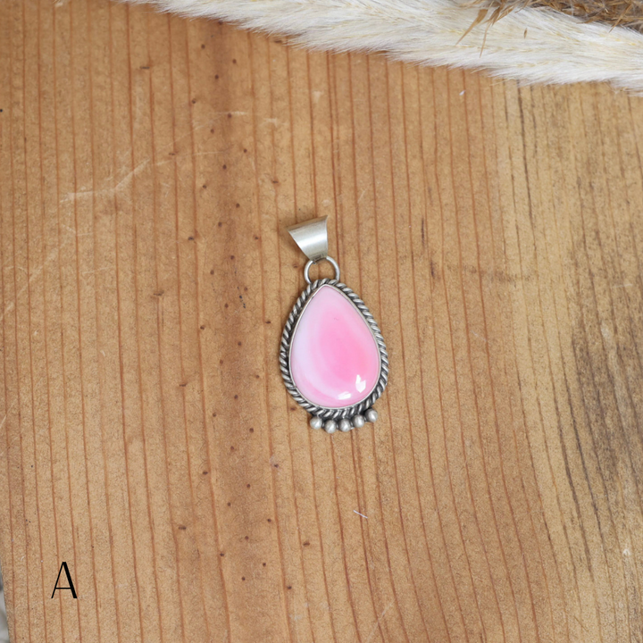 Navajo | Teardrop Pendant in Sterling Silver and Pink