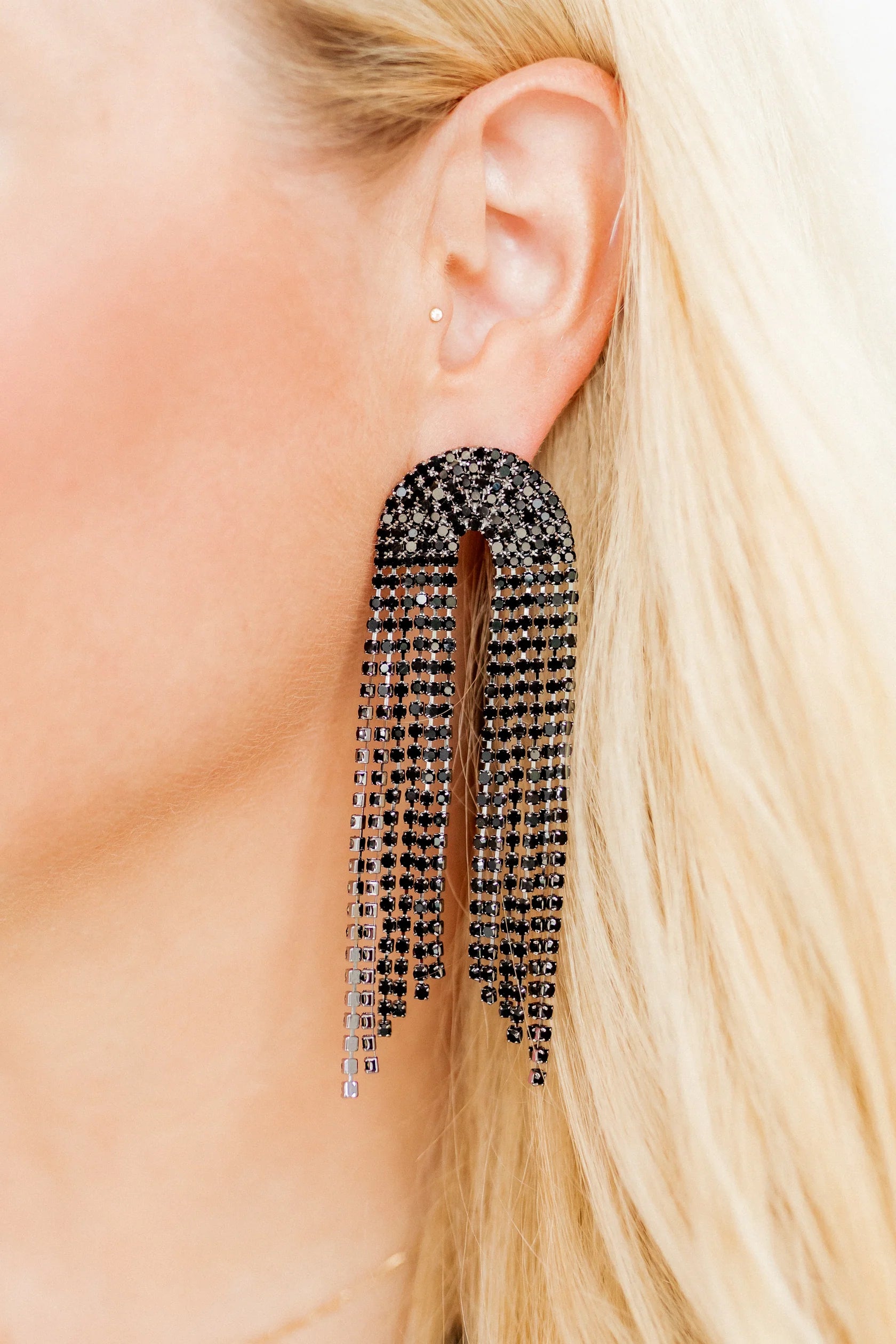 Linny Co | Blair Chandelier Drop Earrings in Black