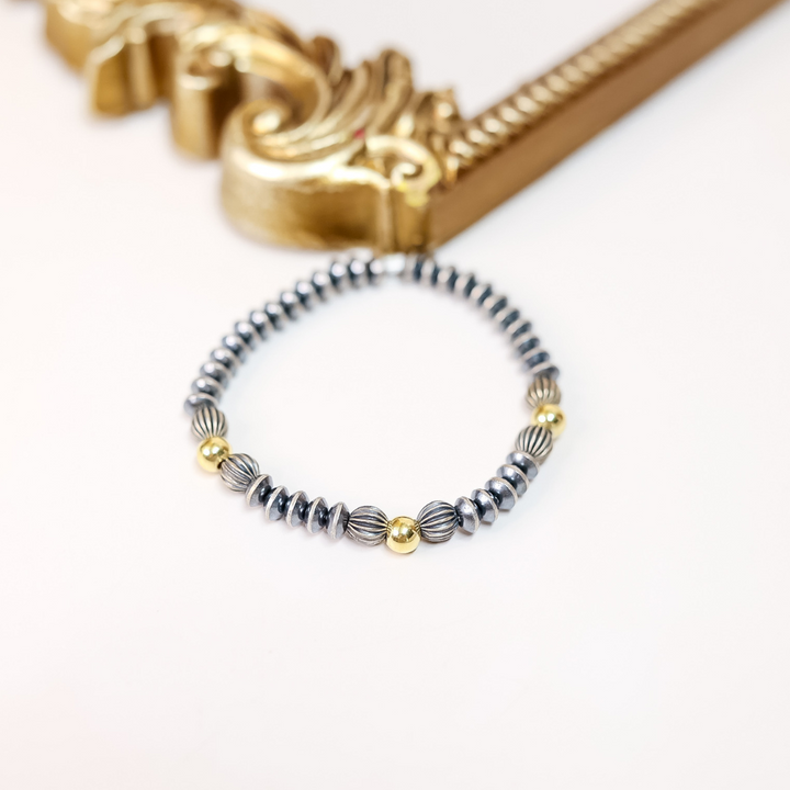 Stretch bracelet with saucer and ribbed Navajo pearls and 14K gold-filled beads, handmade and easy to wear.