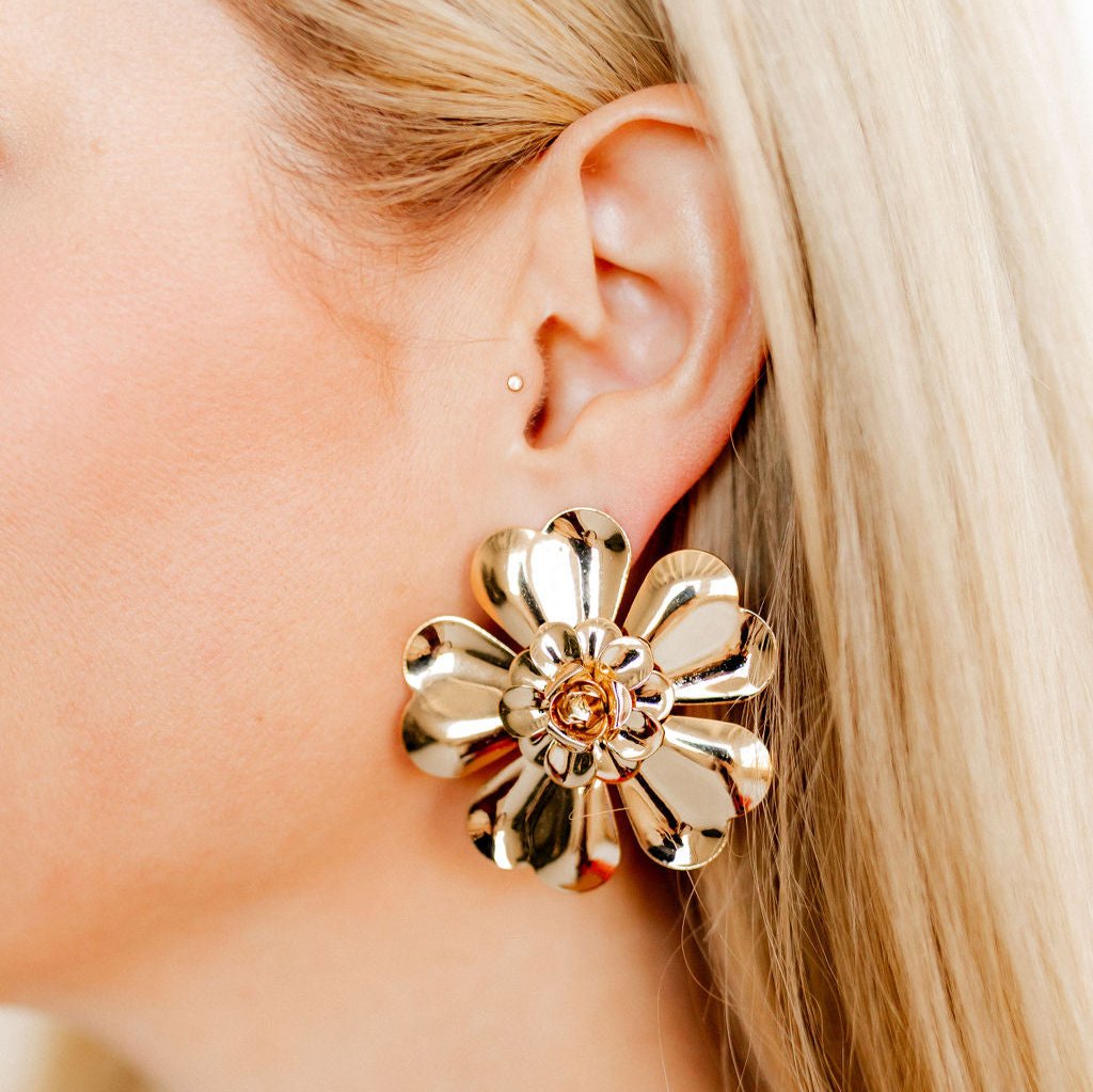 Linny Co | Shelby Gold Tone Flower Earrings