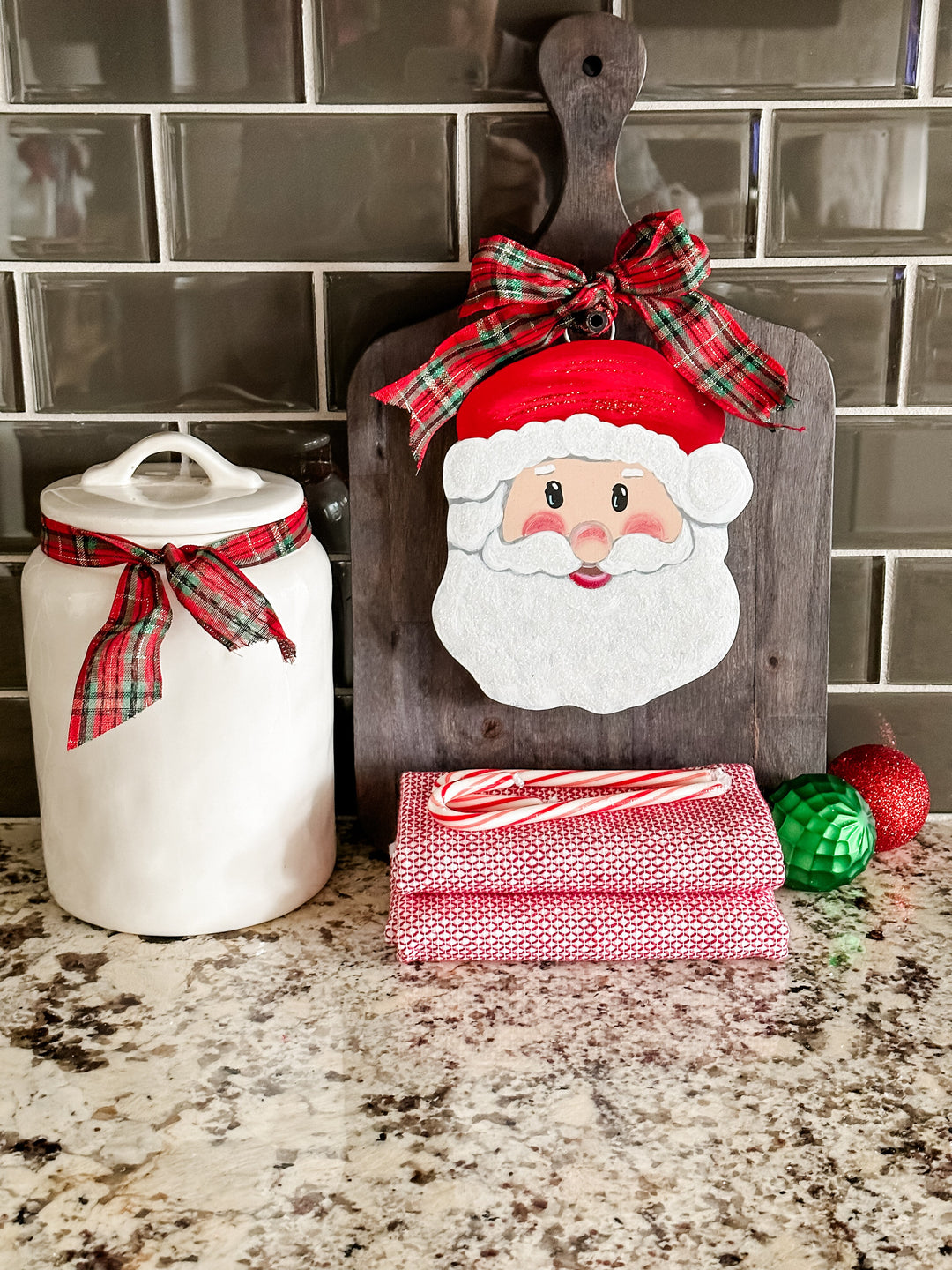 The Round Top Collection | Mini Gallery Art Santa Charm