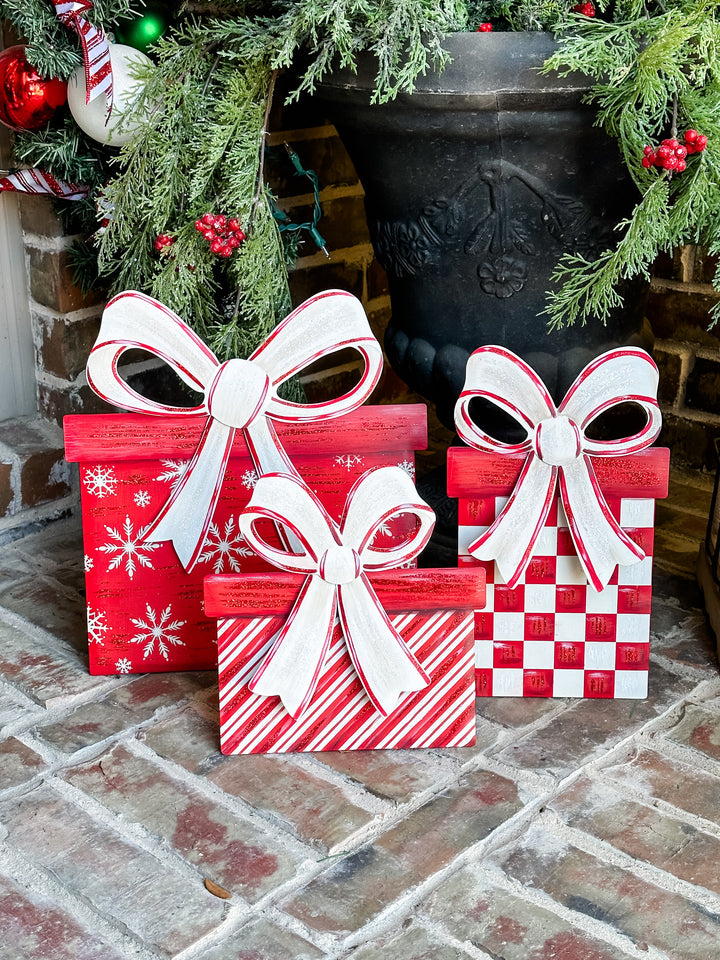 The Round Top Collection | Large Classic Red &amp; White Gifts Set of 3