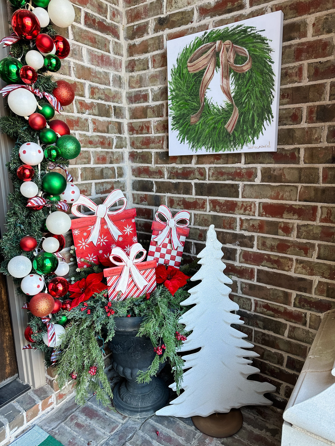 The Round Top Collection | Large Classic Red &amp; White Gifts Set of 3