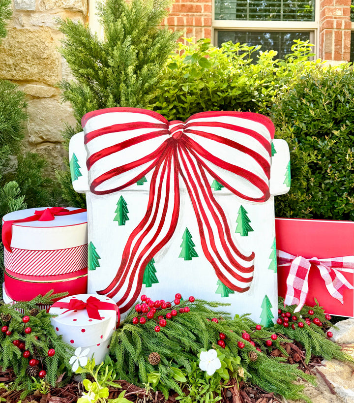 The Round Top Collection | Modern Gift Box Yard Stake