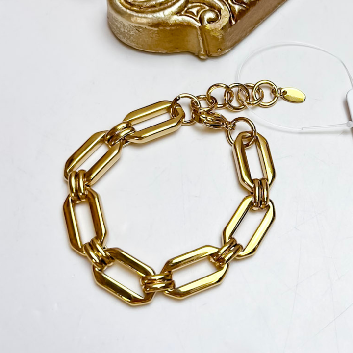 CHANSUTT PEARLS Alex Chain Bracelet in Gold featuring oversized geometric open links with wrapped connector details and an adjustable chain extender.