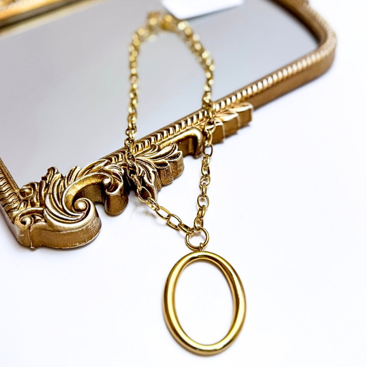 CHANSUTT PEARLS | Alice Short Adjustable Chain Necklace with Oval Pendant Detail in Gold