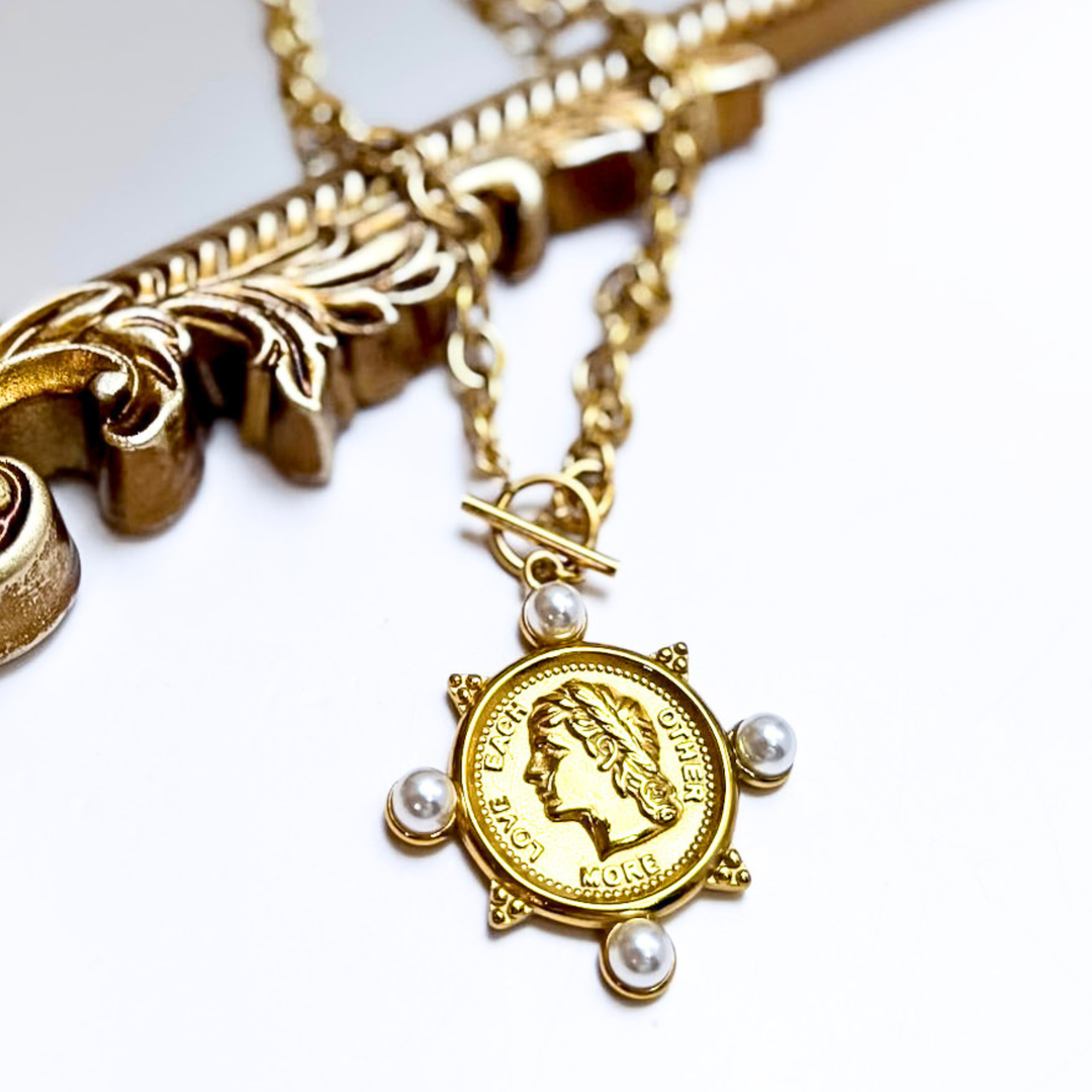 CHANSUTT PEARLS | Love Each Other More Coin Short Necklace with Pearls in Gold