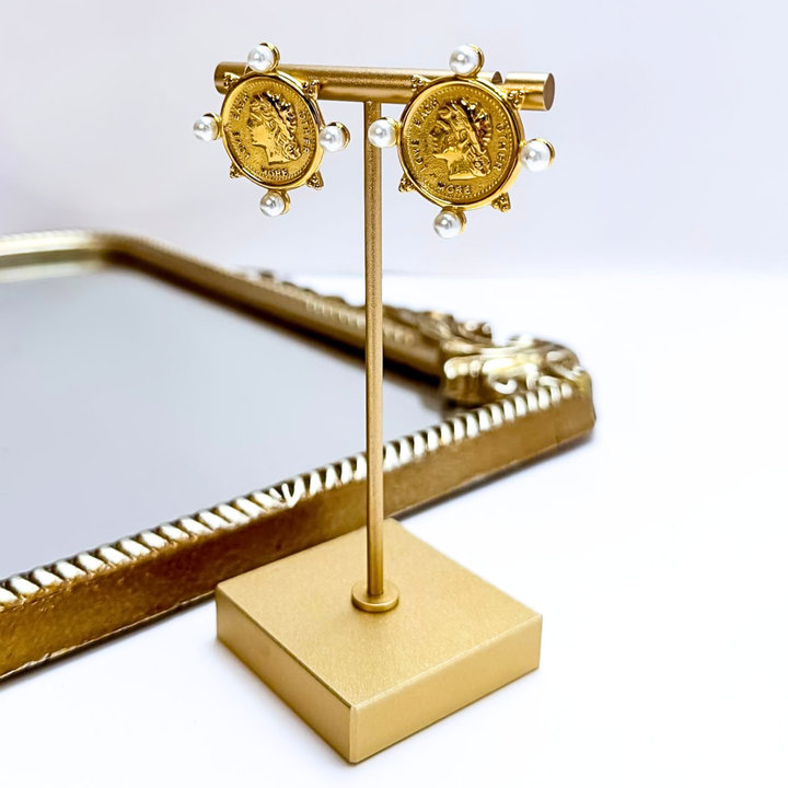 CHANSUTT PEARLS | Love Each Other More Small Coin Earrings with Pearl Detailing in Gold