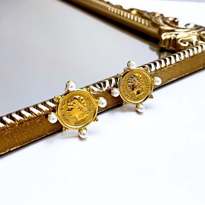 CHANSUTT PEARLS | Love Each Other More Small Coin Earrings with Pearl Detailing in Gold