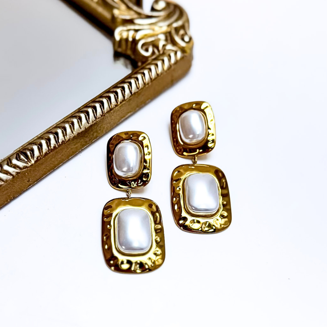 CHANSUTT PEARLS | The Allison Earrings in Gold and Pearl