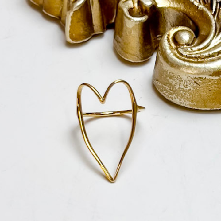 CHANSUTT PEARLS | The Large Heart Ring in Gold