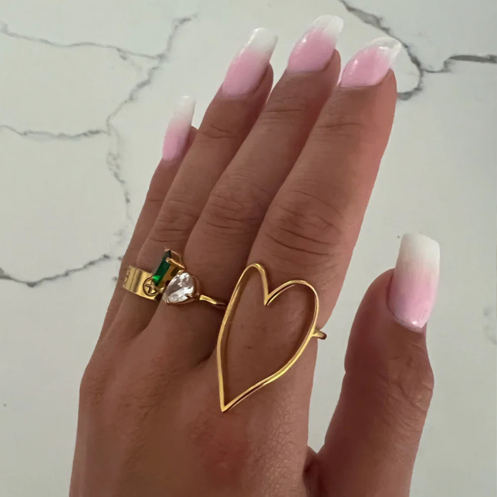 CHANSUTT PEARLS | The Large Heart Ring in Gold