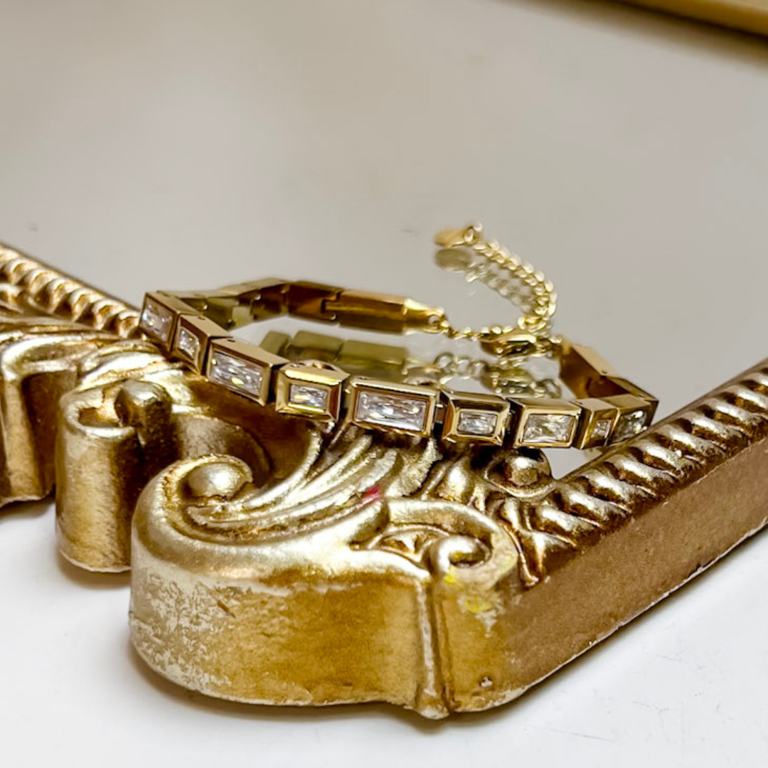 CHANSUTT PEARLS | The Luda Bracelet With Crystal Detailing in Gold
