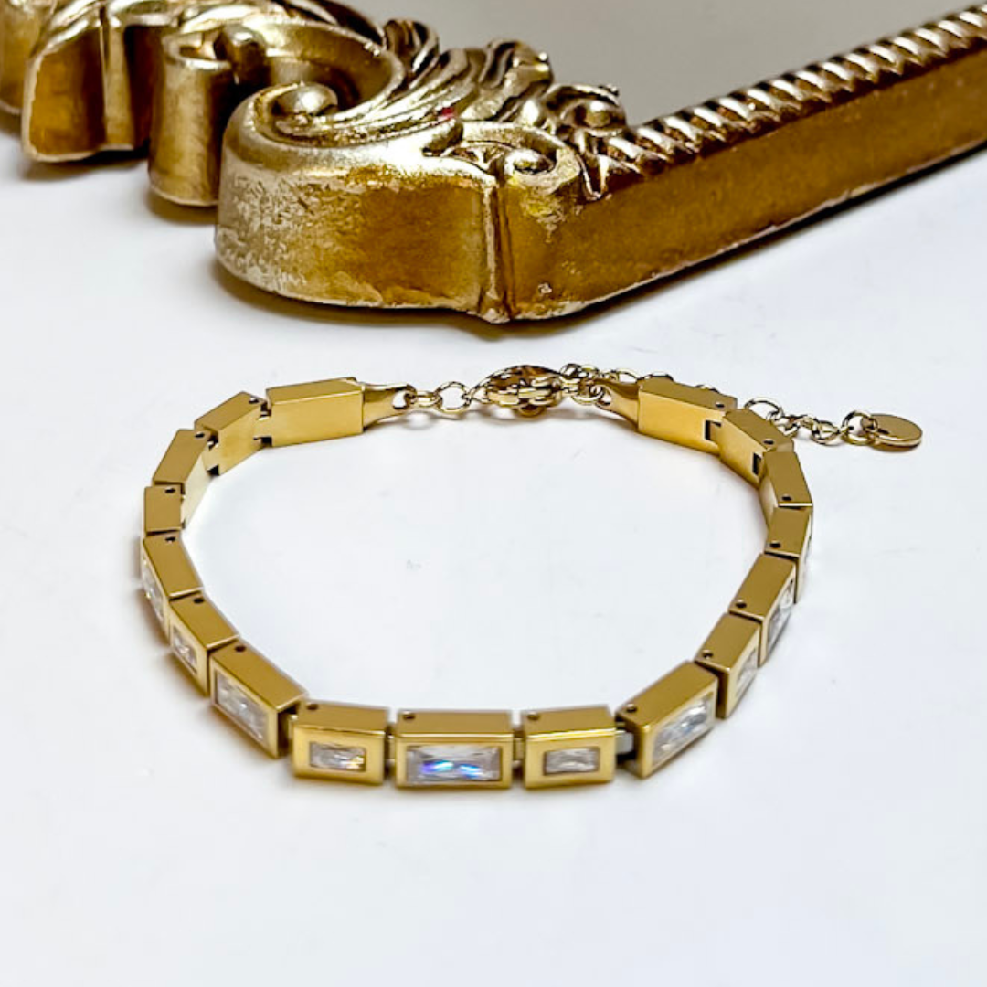 CHANSUTT PEARLS | The Luda Bracelet With Crystal Detailing in Gold