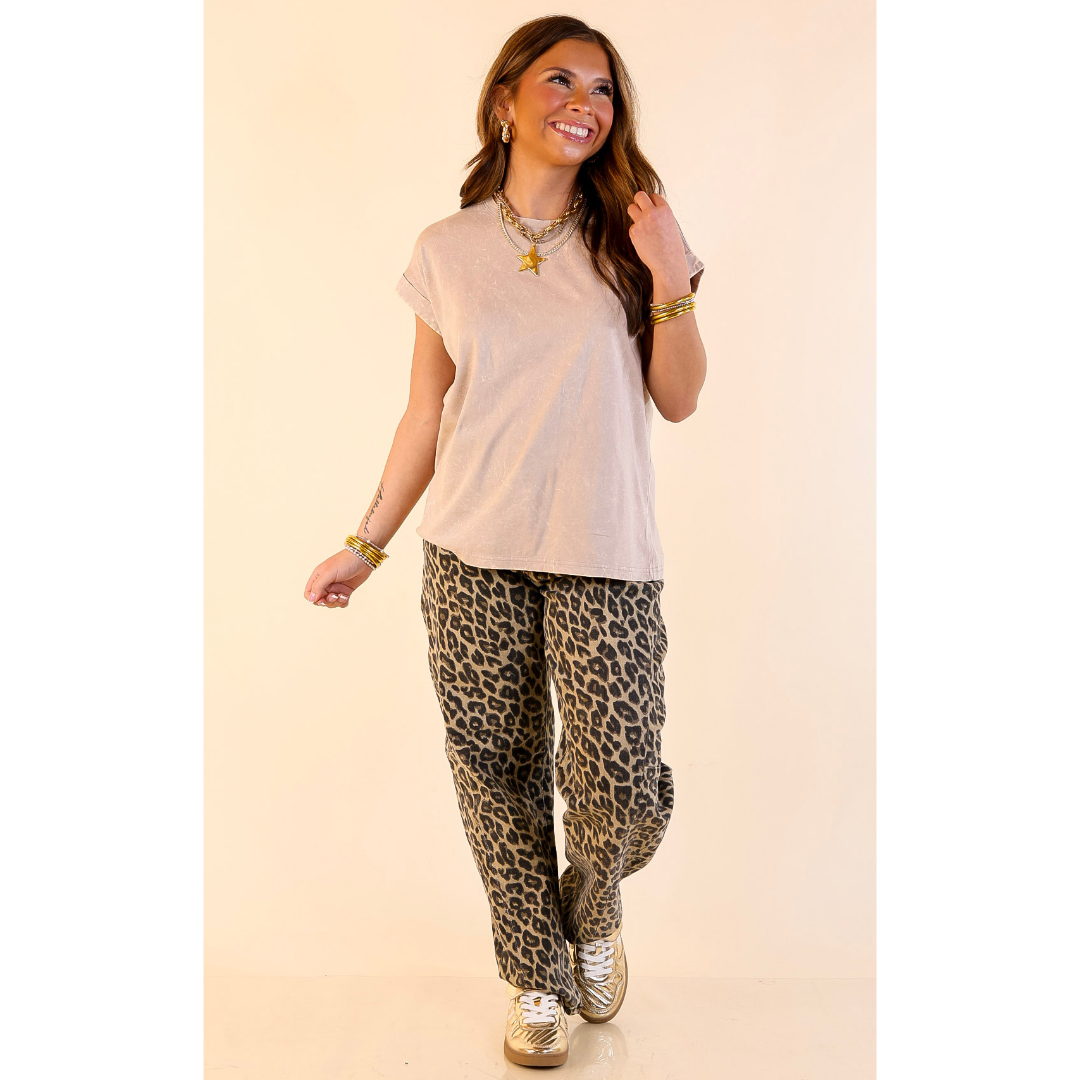 Chic Made Easy Short Sleeve Shirt in Light Mocha Brown