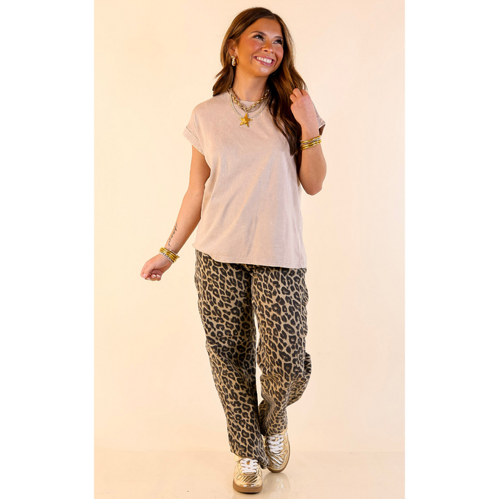 Chic Made Easy Short Sleeve Shirt in Light Mocha Brown