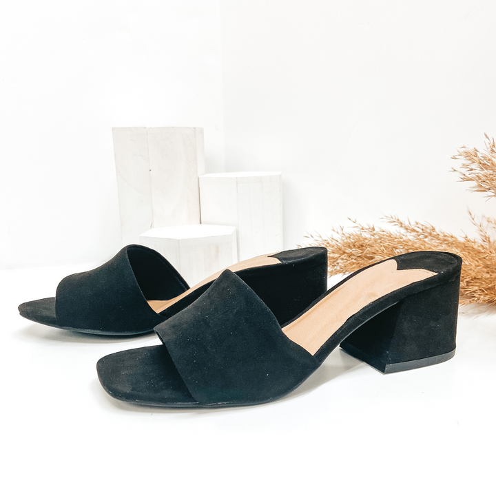 short block heels with thick suede strap 