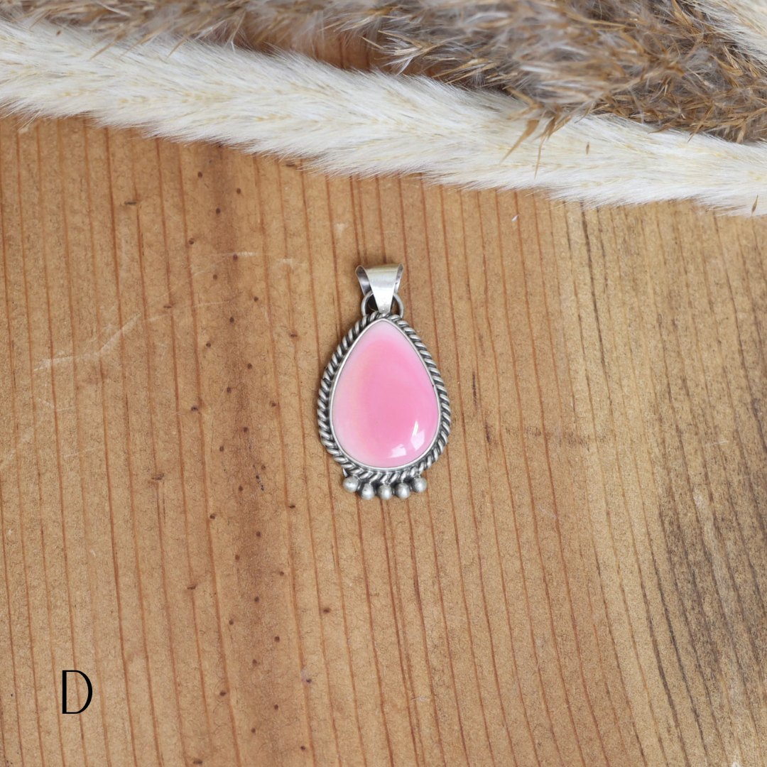 Navajo | Teardrop Pendant in Sterling Silver and Pink
